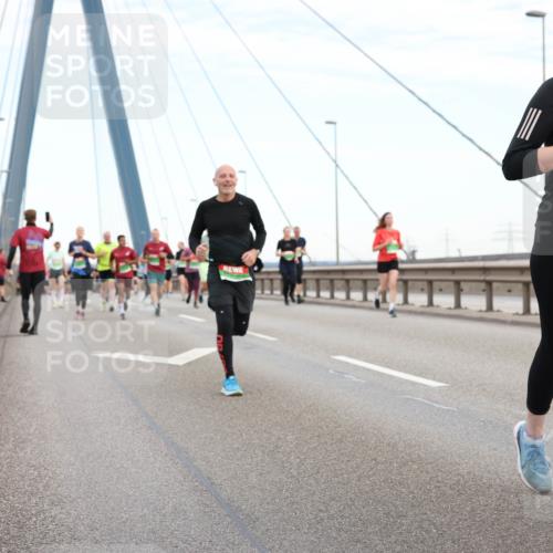 03.10.2025 - Köhlbrandbrückenlauf Lena Gebhardt http://msf.ph/oto/9197042 03.10.2025 15:29:54 Position 1 8113 meine-sportfotos.de