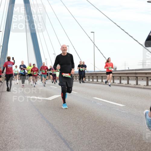 03.10.2025 - Köhlbrandbrückenlauf Lena Gebhardt http://msf.ph/oto/9197043 03.10.2025 15:29:54 Position 1 205 meine-sportfotos.de