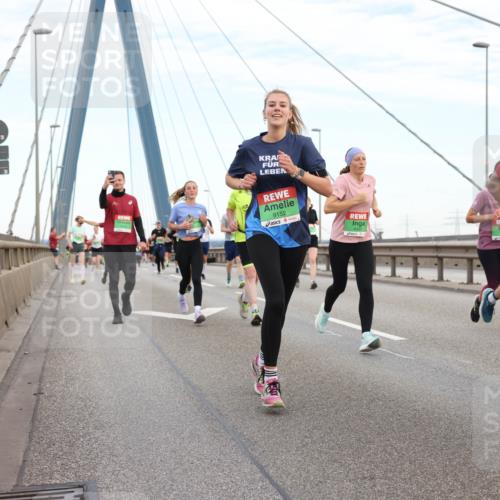 03.10.2025 - Köhlbrandbrückenlauf Lena Gebhardt http://msf.ph/oto/9197067 03.10.2025 15:30:01 Position 1 9152, 8776 meine-sportfotos.de