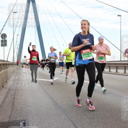 03.10.2025 - Köhlbrandbrückenlauf Lena Gebhardt http://msf.ph/oto/9197068 03.10.2025 15:30:01 Position 1 9152, 8009 meine-sportfotos.de