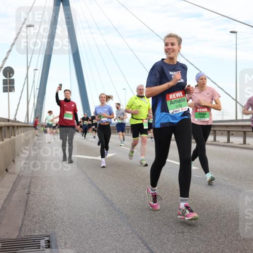 03.10.2025 - Köhlbrandbrückenlauf Lena Gebhardt http://msf.ph/oto/9197069 03.10.2025 15:30:01 Position 1 9152, 8009 meine-sportfotos.de