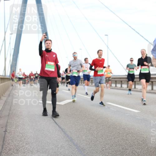 03.10.2025 - Köhlbrandbrückenlauf Lena Gebhardt http://msf.ph/oto/9197079 03.10.2025 15:30:03 Position 1 82 meine-sportfotos.de