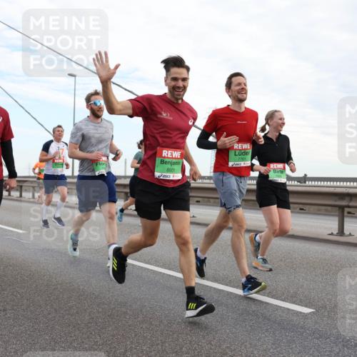 03.10.2025 - Köhlbrandbrückenlauf Lena Gebhardt http://msf.ph/oto/9197091 03.10.2025 15:30:06 Position 1 8931, 7761 meine-sportfotos.de