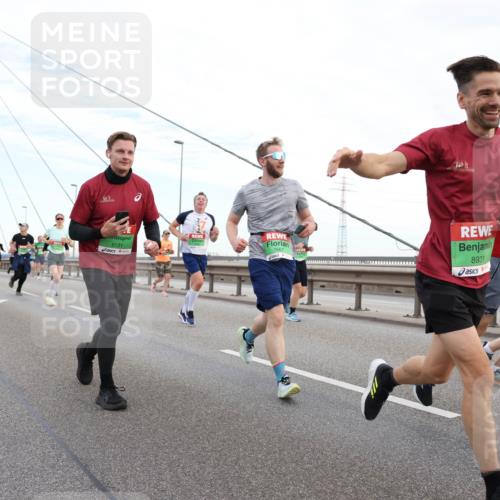 03.10.2025 - Köhlbrandbrückenlauf Lena Gebhardt http://msf.ph/oto/9197094 03.10.2025 15:30:06 Position 1 9131, 7667, 8931 meine-sportfotos.de