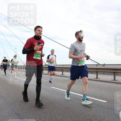 03.10.2025 - Köhlbrandbrückenlauf Lena Gebhardt http://msf.ph/oto/9197095 03.10.2025 15:30:06 Position 1 9131, 7667 meine-sportfotos.de