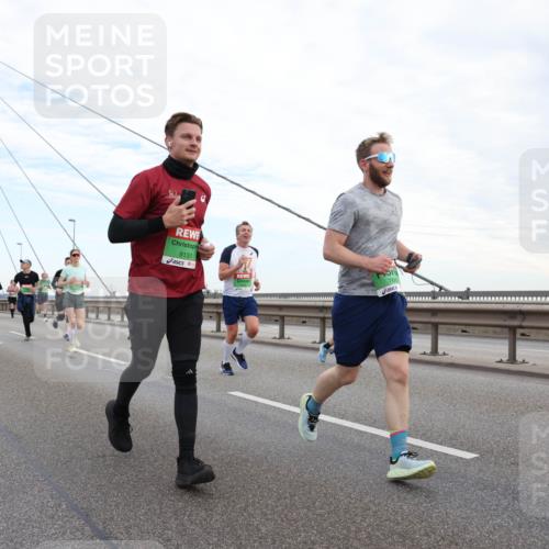 03.10.2025 - Köhlbrandbrückenlauf Lena Gebhardt http://msf.ph/oto/9197096 03.10.2025 15:30:06 Position 1 9131, 7667 meine-sportfotos.de