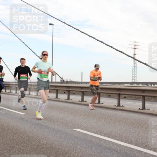 03.10.2025 - Köhlbrandbrückenlauf Lena Gebhardt http://msf.ph/oto/9197100 03.10.2025 15:30:08 Position 1 7604 meine-sportfotos.de