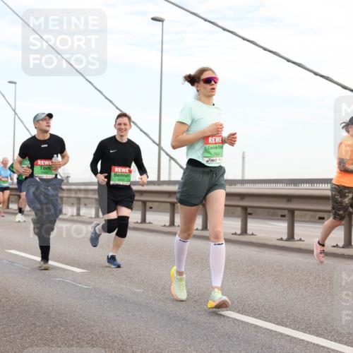 03.10.2025 - Köhlbrandbrückenlauf Lena Gebhardt http://msf.ph/oto/9197102 03.10.2025 15:30:08 Position 1 9404, 7604 meine-sportfotos.de