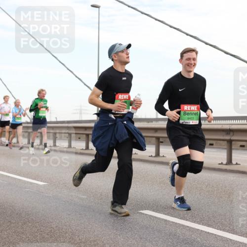 03.10.2025 - Köhlbrandbrückenlauf Lena Gebhardt http://msf.ph/oto/9197110 03.10.2025 15:30:09 Position 1 9403 meine-sportfotos.de
