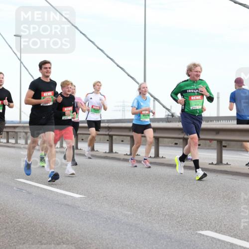 03.10.2025 - Köhlbrandbrückenlauf Lena Gebhardt http://msf.ph/oto/9197118 03.10.2025 15:30:11 Position 1 9731 meine-sportfotos.de