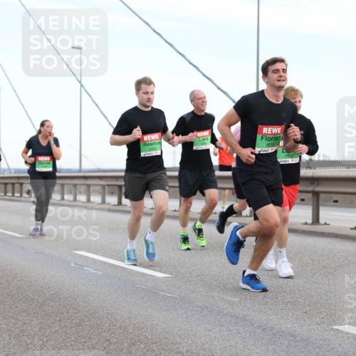 03.10.2025 - Köhlbrandbrückenlauf Lena Gebhardt http://msf.ph/oto/9197126 03.10.2025 15:30:12 Position 1 8763, 9018, 7623, 7792 meine-sportfotos.de