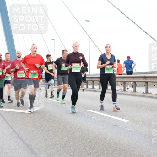 03.10.2025 - Köhlbrandbrückenlauf Lena Gebhardt http://msf.ph/oto/9197133 03.10.2025 15:30:13 Position 1 7659, 7800, 7458 meine-sportfotos.de