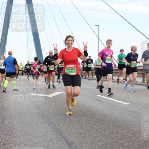 03.10.2025 - Köhlbrandbrückenlauf Lena Gebhardt http://msf.ph/oto/9197157 03.10.2025 15:30:18 Position 1 9425, 7627 meine-sportfotos.de