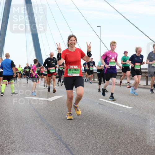 03.10.2025 - Köhlbrandbrückenlauf Lena Gebhardt http://msf.ph/oto/9197158 03.10.2025 15:30:19 Position 1 9425, 7627 meine-sportfotos.de