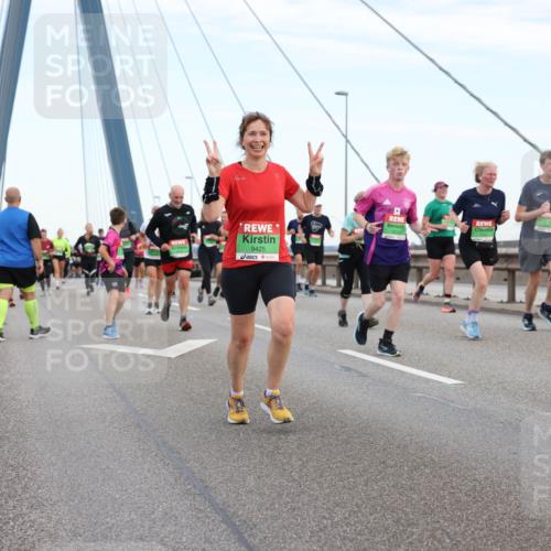 03.10.2025 - Köhlbrandbrückenlauf Lena Gebhardt http://msf.ph/oto/9197159 03.10.2025 15:30:19 Position 1 9425, 7627 meine-sportfotos.de