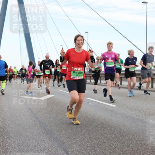 03.10.2025 - Köhlbrandbrückenlauf Lena Gebhardt http://msf.ph/oto/9197160 03.10.2025 15:30:19 Position 1 9425 meine-sportfotos.de