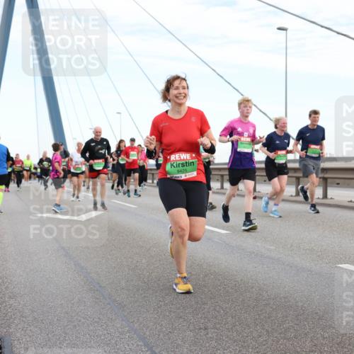 03.10.2025 - Köhlbrandbrückenlauf Lena Gebhardt http://msf.ph/oto/9197162 03.10.2025 15:30:19 Position 1 9425 meine-sportfotos.de