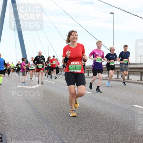 03.10.2025 - Köhlbrandbrückenlauf Lena Gebhardt http://msf.ph/oto/9197163 03.10.2025 15:30:19 Position 1 9425 meine-sportfotos.de