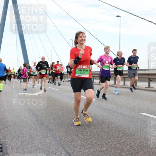 03.10.2025 - Köhlbrandbrückenlauf Lena Gebhardt http://msf.ph/oto/9197164 03.10.2025 15:30:19 Position 1 9425, 8513 meine-sportfotos.de