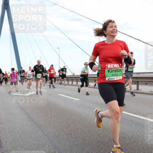 03.10.2025 - Köhlbrandbrückenlauf Lena Gebhardt http://msf.ph/oto/9197166 03.10.2025 15:30:20 Position 1 9425 meine-sportfotos.de
