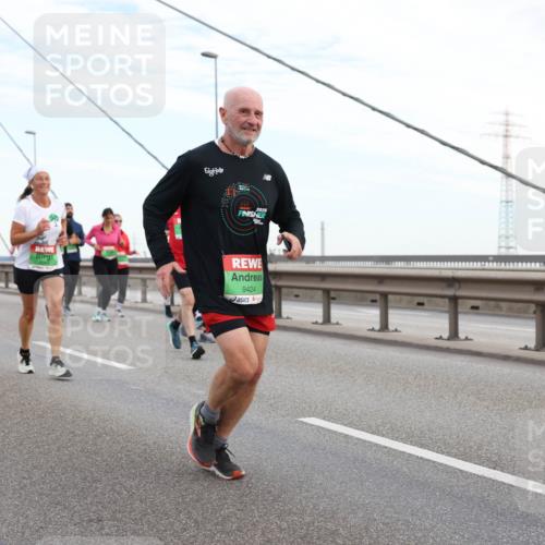 03.10.2025 - Köhlbrandbrückenlauf Lena Gebhardt http://msf.ph/oto/9197176 03.10.2025 15:30:22 Position 1 2025, 9424 meine-sportfotos.de