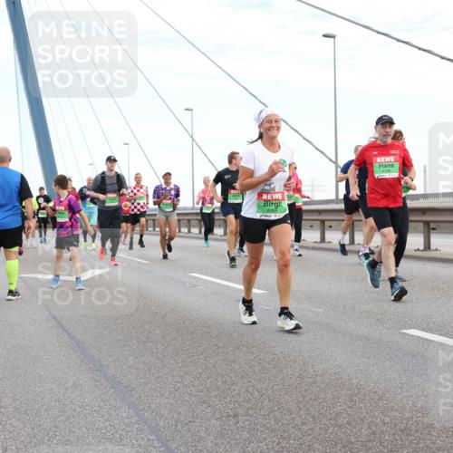 03.10.2025 - Köhlbrandbrückenlauf Lena Gebhardt http://msf.ph/oto/9197179 03.10.2025 15:30:23 Position 1 8269, 9198 meine-sportfotos.de