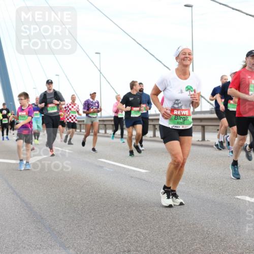 03.10.2025 - Köhlbrandbrückenlauf Lena Gebhardt http://msf.ph/oto/9197180 03.10.2025 15:30:23 Position 1 8269, 9198 meine-sportfotos.de