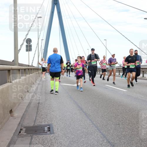 03.10.2025 - Köhlbrandbrückenlauf Lena Gebhardt http://msf.ph/oto/9197184 03.10.2025 15:30:24 Position 1  meine-sportfotos.de