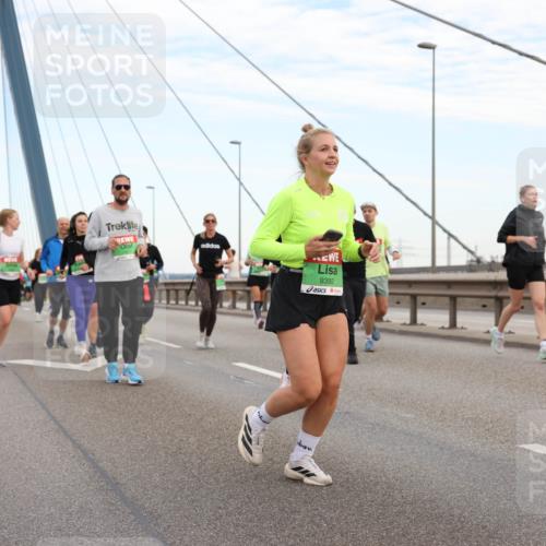 03.10.2025 - Köhlbrandbrückenlauf Lena Gebhardt http://msf.ph/oto/9197215 03.10.2025 15:30:32 Position 1 22, 9392 meine-sportfotos.de