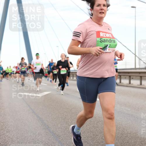 03.10.2025 - Köhlbrandbrückenlauf Lena Gebhardt http://msf.ph/oto/9197242 03.10.2025 15:30:38 Position 1 7 meine-sportfotos.de