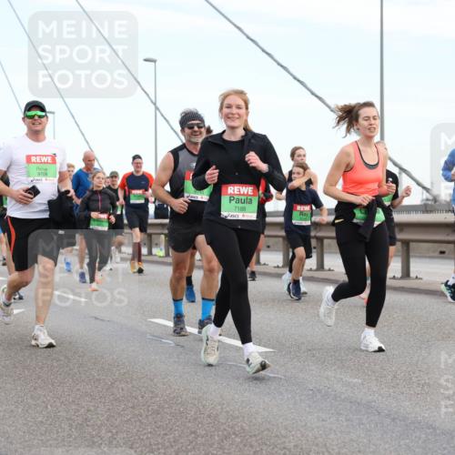 03.10.2025 - Köhlbrandbrückenlauf Lena Gebhardt http://msf.ph/oto/9197246 03.10.2025 15:30:39 Position 1 9708, 9745, 7188 meine-sportfotos.de