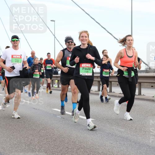 03.10.2025 - Köhlbrandbrückenlauf Lena Gebhardt http://msf.ph/oto/9197247 03.10.2025 15:30:39 Position 1 9708, 7188 meine-sportfotos.de