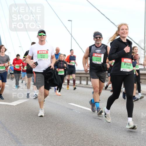 03.10.2025 - Köhlbrandbrückenlauf Lena Gebhardt http://msf.ph/oto/9197248 03.10.2025 15:30:40 Position 1 9708, 9745, 7188 meine-sportfotos.de