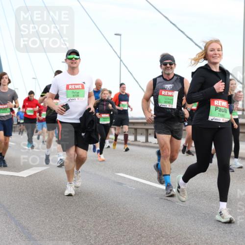 03.10.2025 - Köhlbrandbrückenlauf Lena Gebhardt http://msf.ph/oto/9197249 03.10.2025 15:30:40 Position 1 9708, 9745, 7188 meine-sportfotos.de
