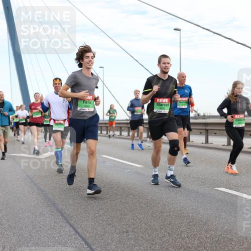 03.10.2025 - Köhlbrandbrückenlauf Lena Gebhardt http://msf.ph/oto/9197261 03.10.2025 15:30:43 Position 1 9203, 9205, 8011 meine-sportfotos.de