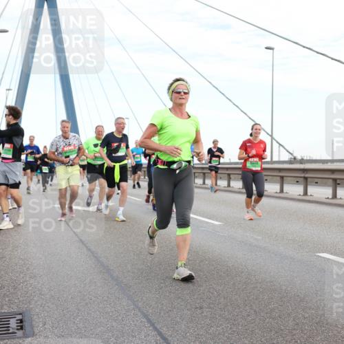 03.10.2025 - Köhlbrandbrückenlauf Lena Gebhardt http://msf.ph/oto/9197296 03.10.2025 15:30:49 Position 1  meine-sportfotos.de