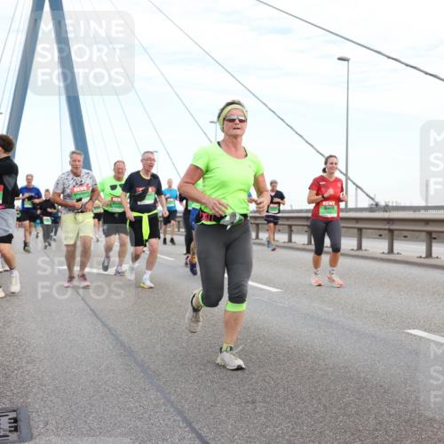 03.10.2025 - Köhlbrandbrückenlauf Lena Gebhardt http://msf.ph/oto/9197297 03.10.2025 15:30:49 Position 1  meine-sportfotos.de