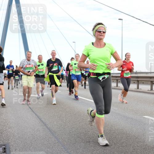 03.10.2025 - Köhlbrandbrückenlauf Lena Gebhardt http://msf.ph/oto/9197298 03.10.2025 15:30:50 Position 1  meine-sportfotos.de