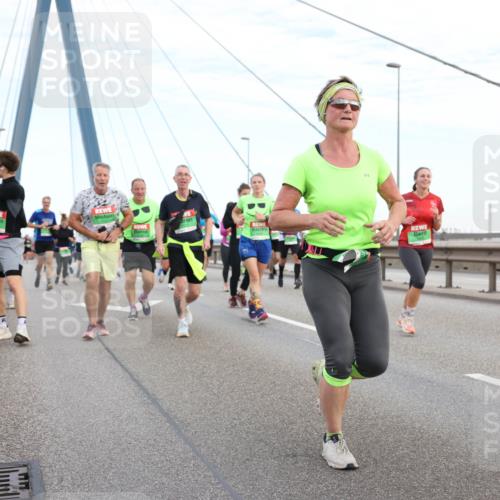 03.10.2025 - Köhlbrandbrückenlauf Lena Gebhardt http://msf.ph/oto/9197299 03.10.2025 15:30:50 Position 1  meine-sportfotos.de