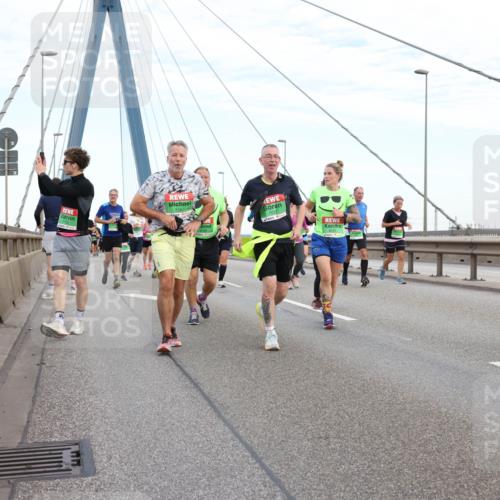 03.10.2025 - Köhlbrandbrückenlauf Lena Gebhardt http://msf.ph/oto/9197302 03.10.2025 15:30:51 Position 1 7587, 7537, 8181 meine-sportfotos.de