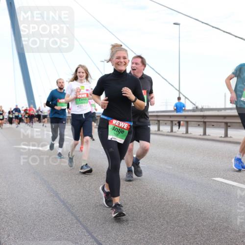03.10.2025 - Köhlbrandbrückenlauf Lena Gebhardt http://msf.ph/oto/9197326 03.10.2025 15:30:55 Position 1 7978, 1996 meine-sportfotos.de