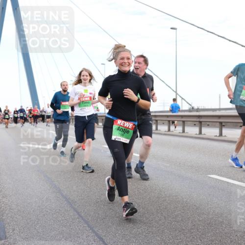 03.10.2025 - Köhlbrandbrückenlauf Lena Gebhardt http://msf.ph/oto/9197327 03.10.2025 15:30:56 Position 1 7978, 7996, 202, 5 meine-sportfotos.de
