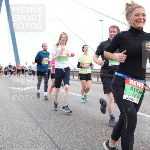 03.10.2025 - Köhlbrandbrückenlauf Lena Gebhardt http://msf.ph/oto/9197330 03.10.2025 15:30:56 Position 1 7978, 797, 7996 meine-sportfotos.de