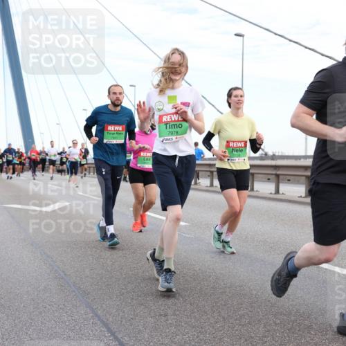 03.10.2025 - Köhlbrandbrückenlauf Lena Gebhardt http://msf.ph/oto/9197333 03.10.2025 15:30:57 Position 1 7941, 8831, 7978, 7758, 7977 meine-sportfotos.de