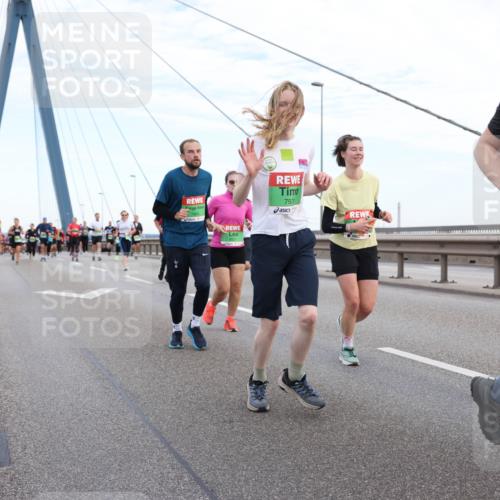03.10.2025 - Köhlbrandbrückenlauf Lena Gebhardt http://msf.ph/oto/9197334 03.10.2025 15:30:57 Position 1 797, 7977 meine-sportfotos.de