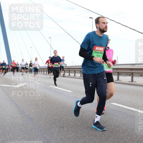 03.10.2025 - Köhlbrandbrückenlauf Lena Gebhardt http://msf.ph/oto/9197340 03.10.2025 15:30:58 Position 1 7941, 883 meine-sportfotos.de