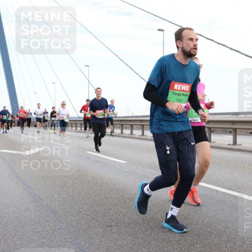 03.10.2025 - Köhlbrandbrückenlauf Lena Gebhardt http://msf.ph/oto/9197341 03.10.2025 15:30:58 Position 1 7941, 883 meine-sportfotos.de