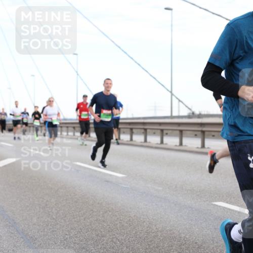 03.10.2025 - Köhlbrandbrückenlauf Lena Gebhardt http://msf.ph/oto/9197343 03.10.2025 15:30:58 Position 1 7941, 31 meine-sportfotos.de