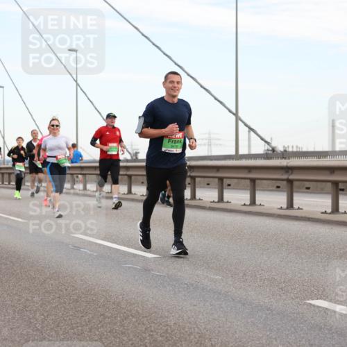 03.10.2025 - Köhlbrandbrückenlauf Lena Gebhardt http://msf.ph/oto/9197344 03.10.2025 15:30:59 Position 1 9476 meine-sportfotos.de