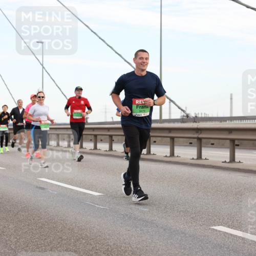03.10.2025 - Köhlbrandbrückenlauf Lena Gebhardt http://msf.ph/oto/9197346 03.10.2025 15:30:59 Position 1 9476 meine-sportfotos.de